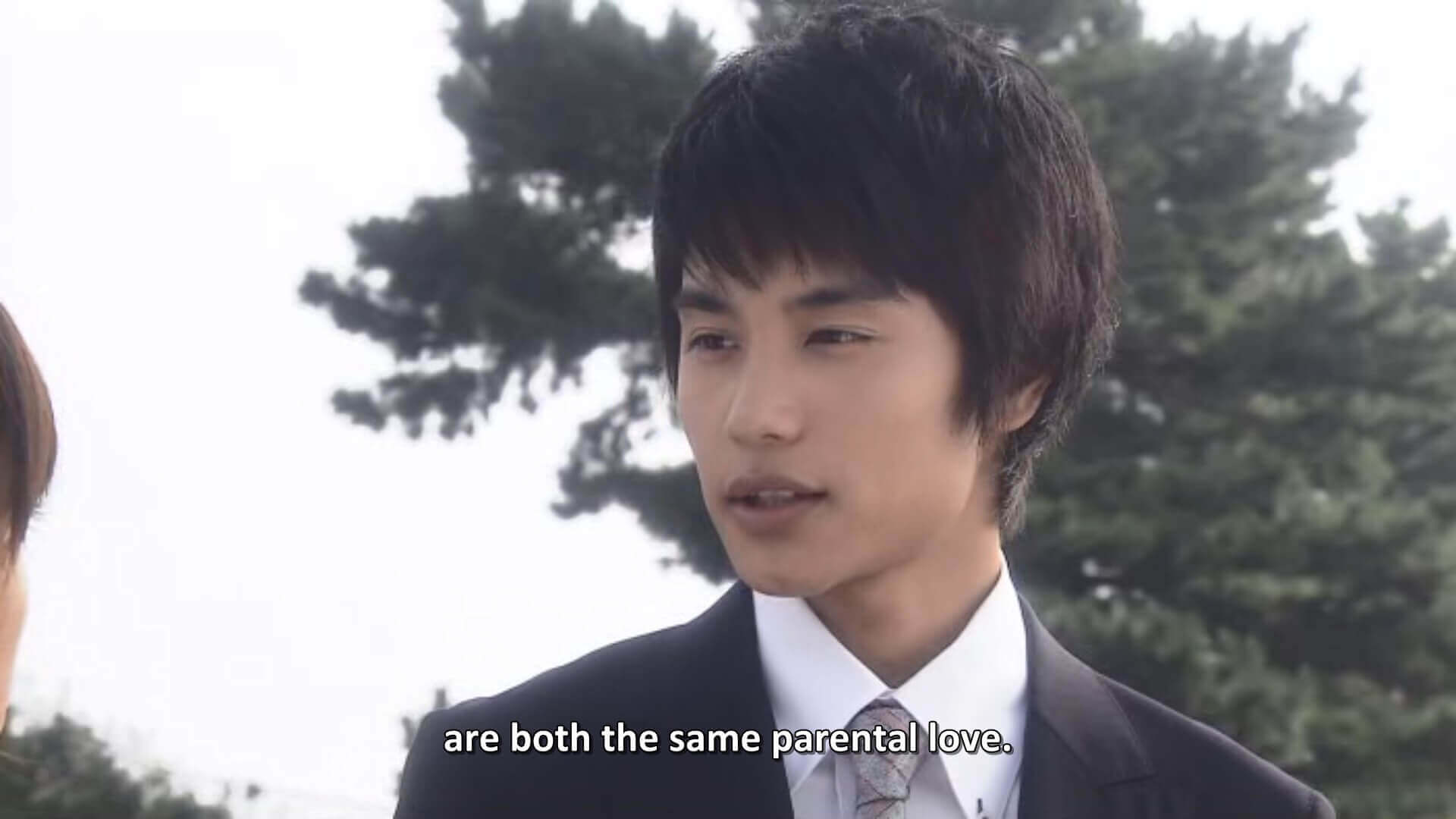 The last scene in the episode "The Silver Eyes" of live-action drama "Q.E.D." mentions about different shapes of parental love.