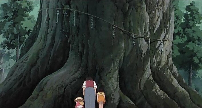 Mei-Satsuki sisters and their father expressed gratitude to the camphor tree where Totoro resides.